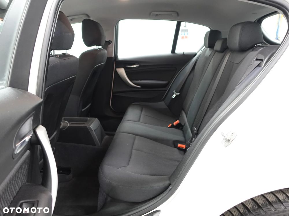 BMW Seria 1 114i - 24