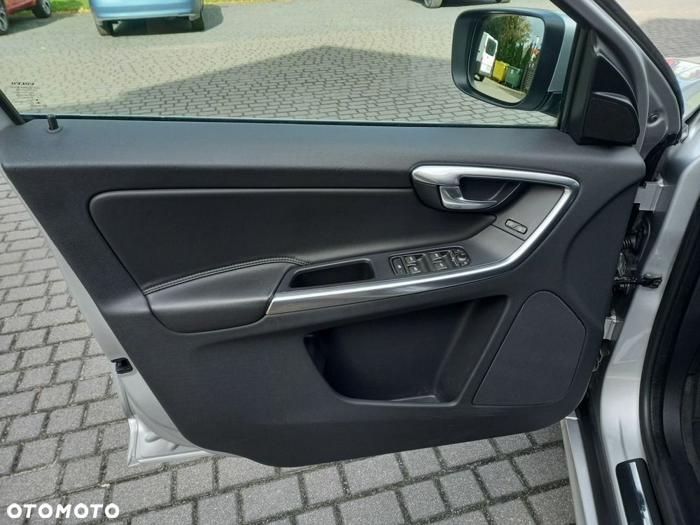 Volvo XC 60 D4 Geartronic Momentum - 29