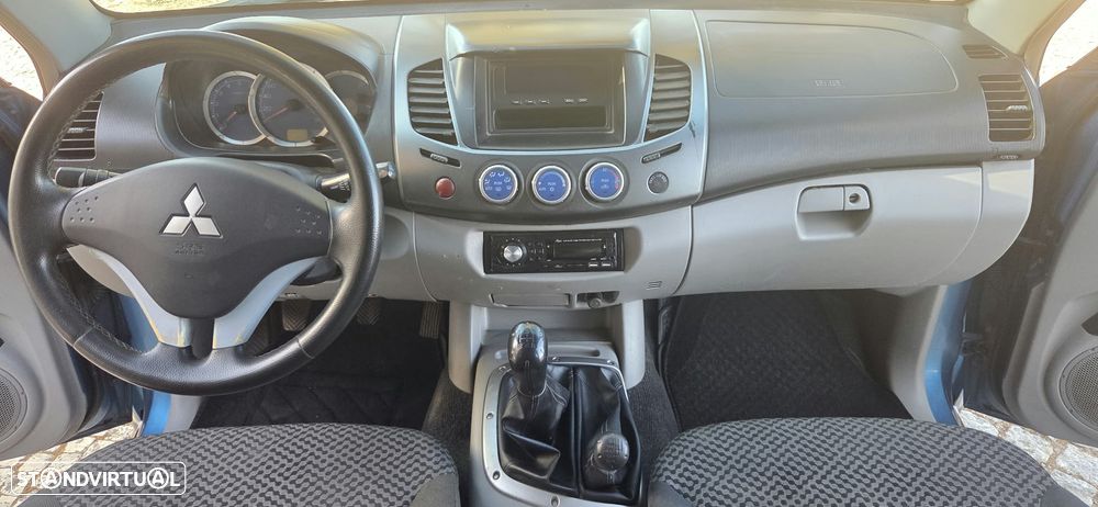 Mitsubishi L200 Pick Up 4x4 Intense Cabine Dupla - 21