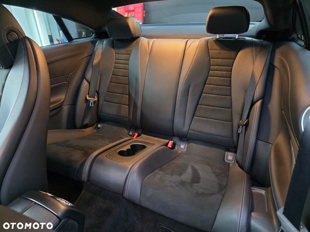 Mercedes-Benz Klasa E 220 d 4-Matic 9G-TRONIC - 20