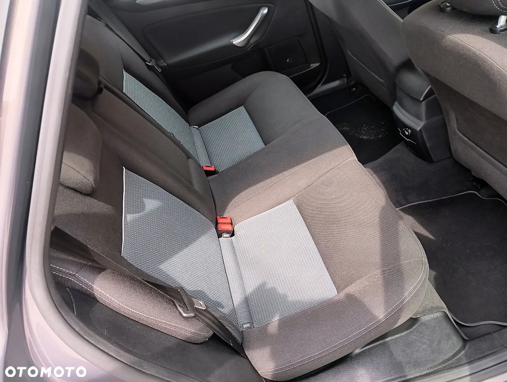 Ford Mondeo 1.6 Ghia - 16