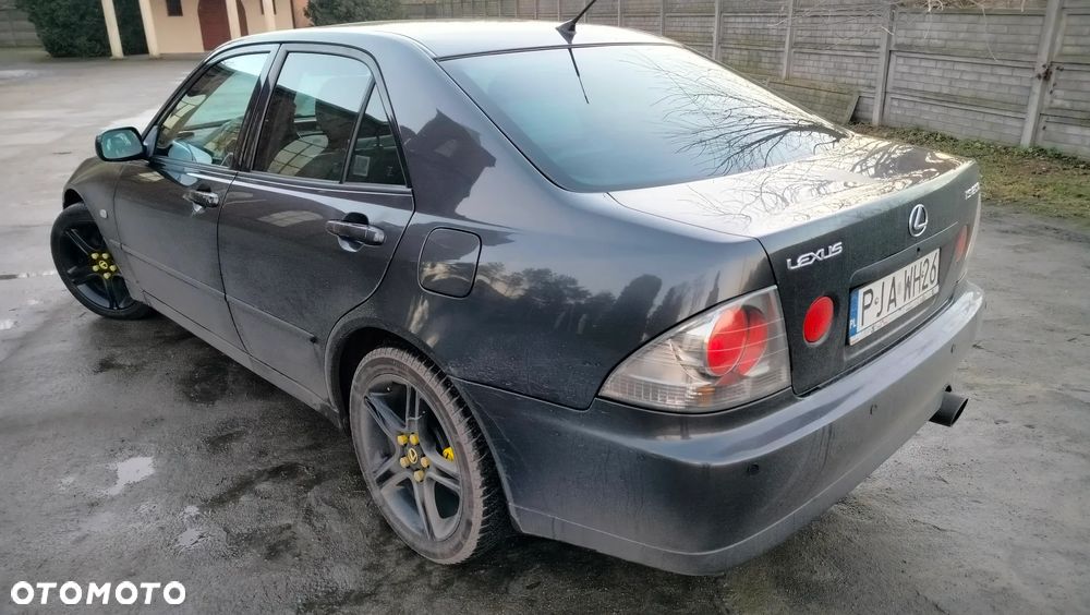 Lexus IS - 4