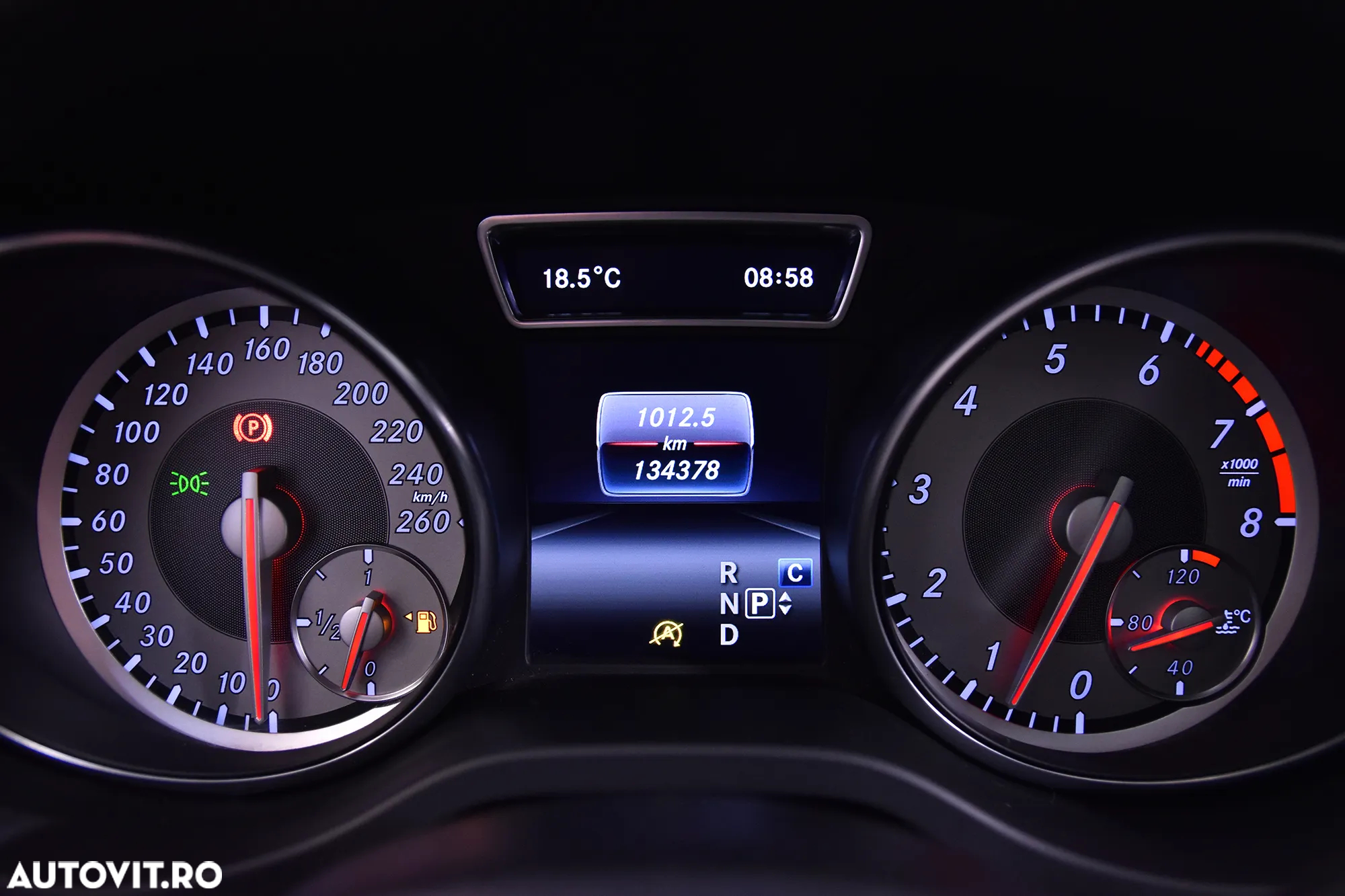 Mercedes-Benz GLA 200 7G-DCT - 10