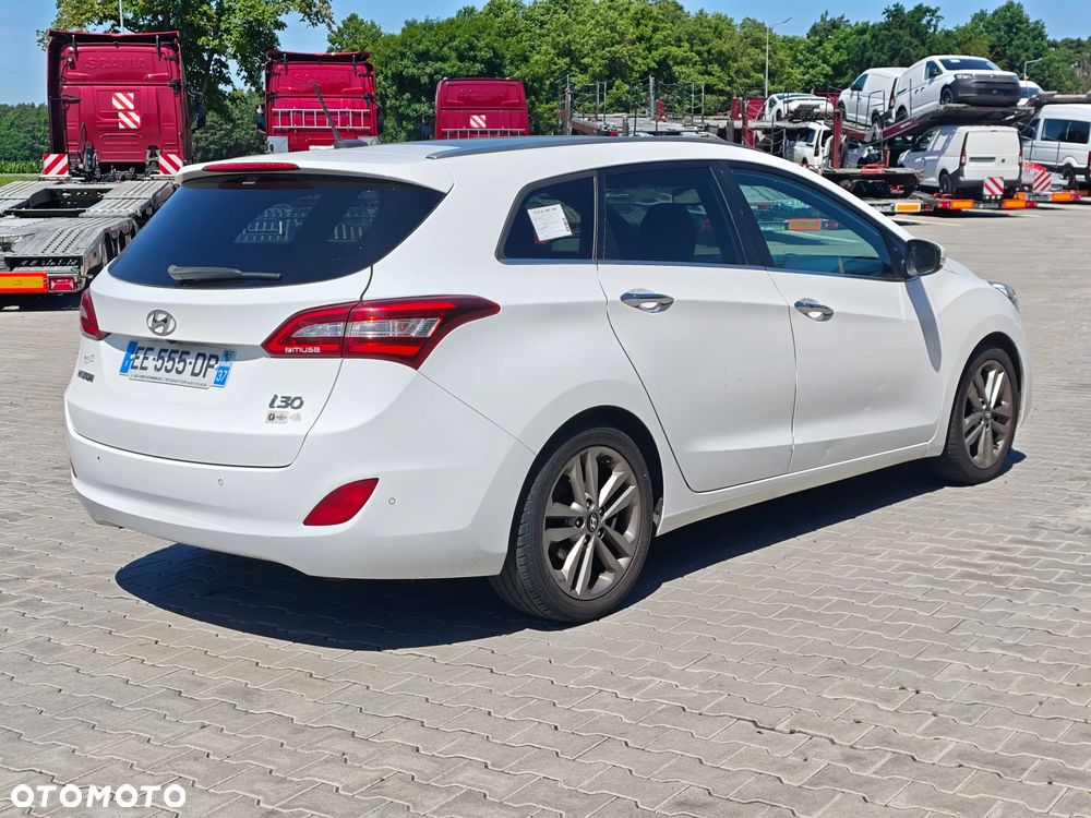 Hyundai i30 1.6 CRDi Fifa World Cup Edition - 32