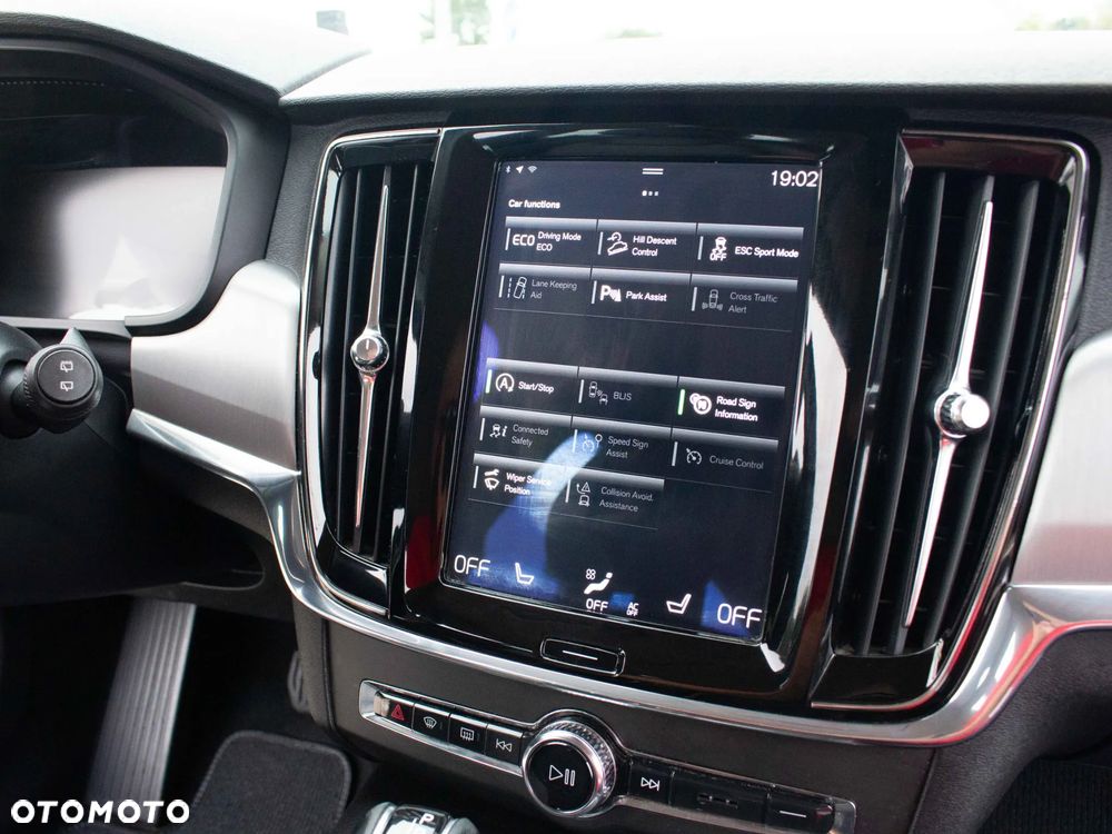 Volvo V90 D4 AWD Momentum - 22