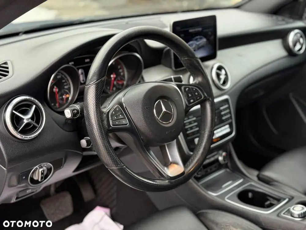 Mercedes-Benz CLA - 17