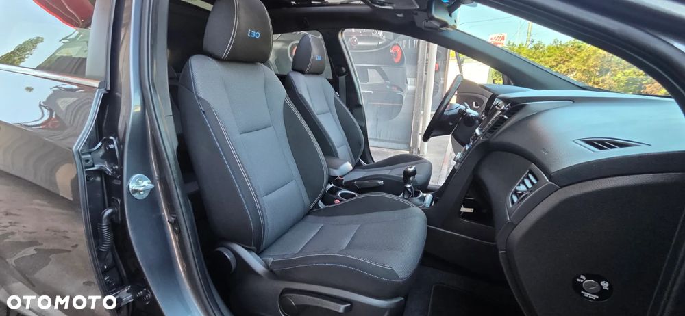 Hyundai i30 blue Kombi 1.6 GDi YES Gold - 38