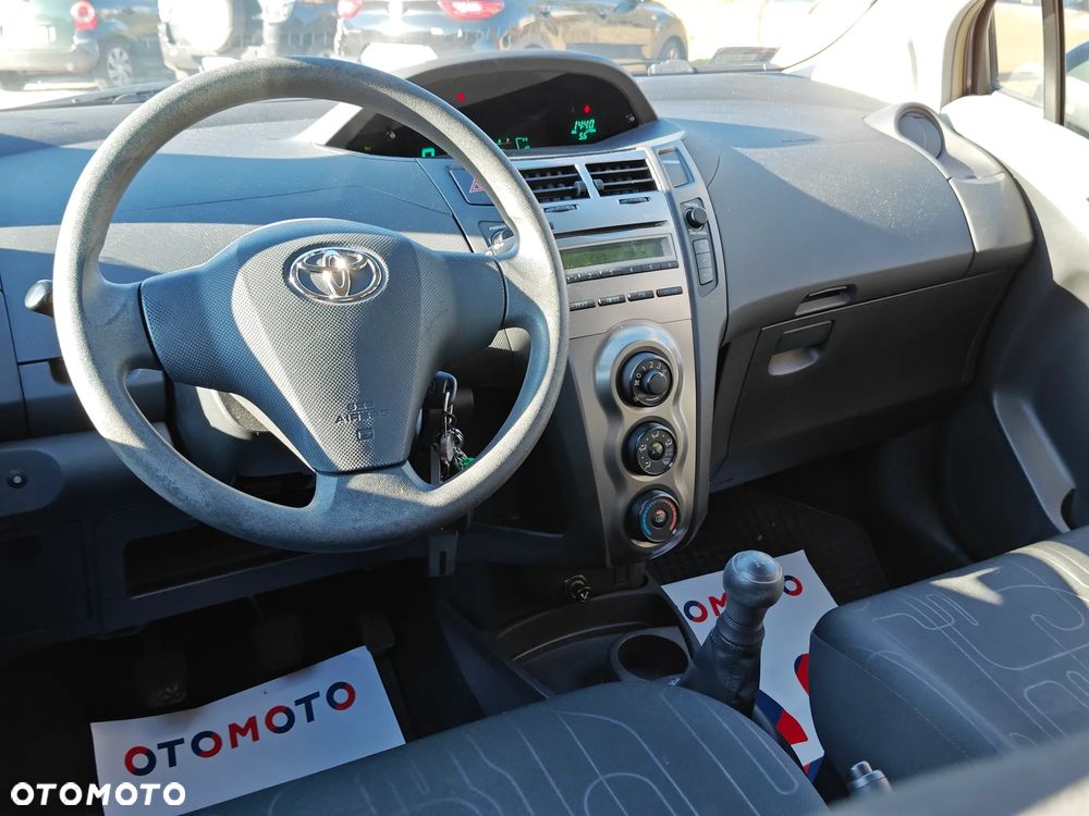 Toyota Yaris 1.0 Luna A/C - 6