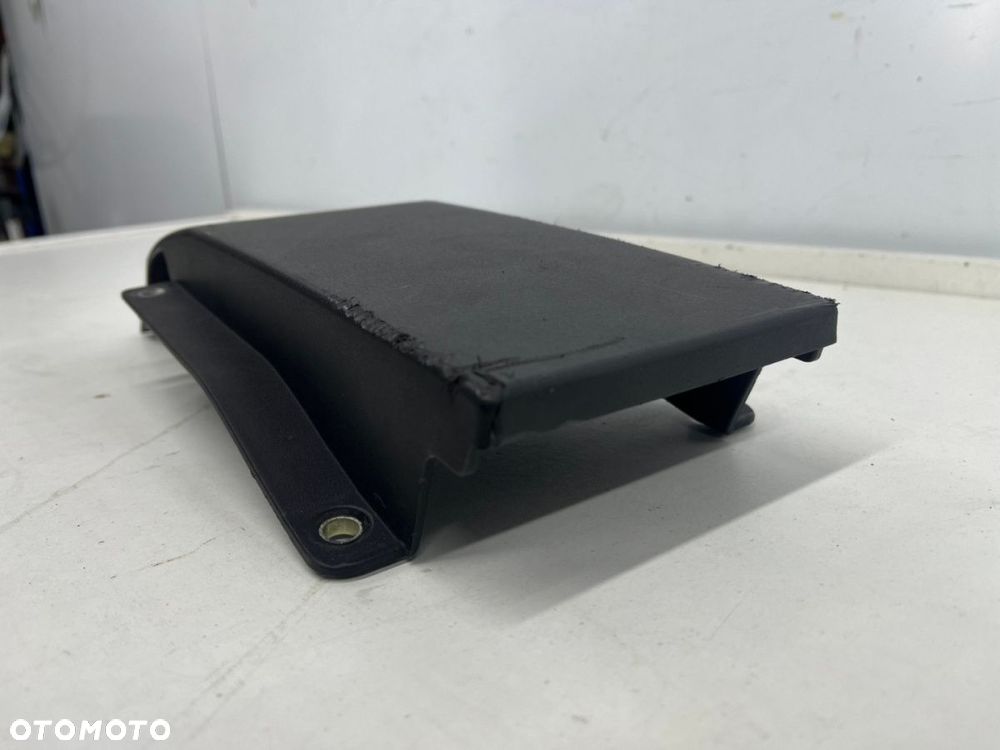 Listwa Iveco Daily IV 4 prawa nakładka karoseryjna boczna 14r.-> 5801521540 5801521537 - 3