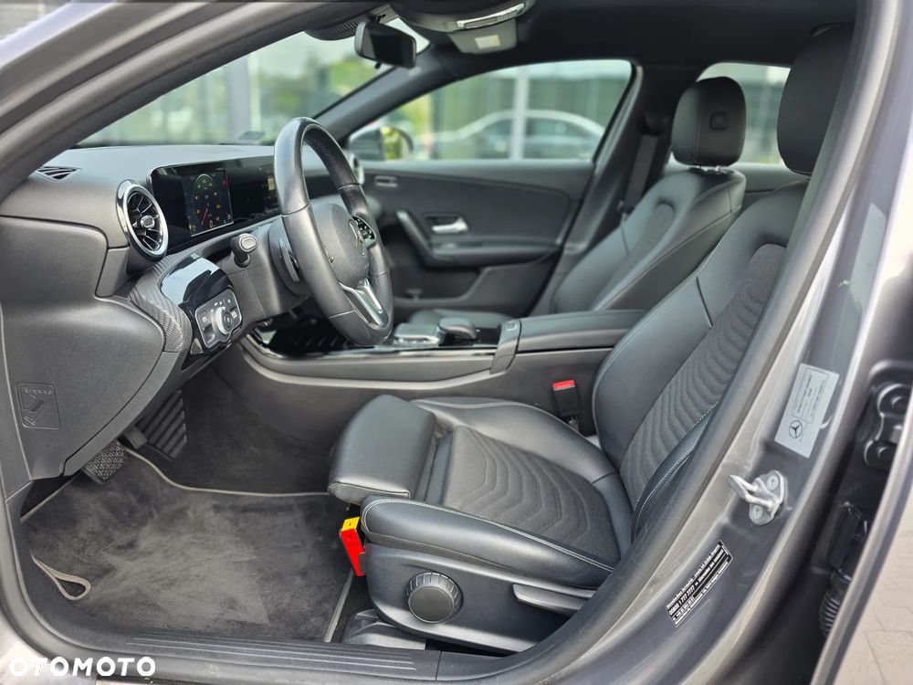 Mercedes-Benz Klasa A 180 Edycja specjalna 7G-DCT - 36