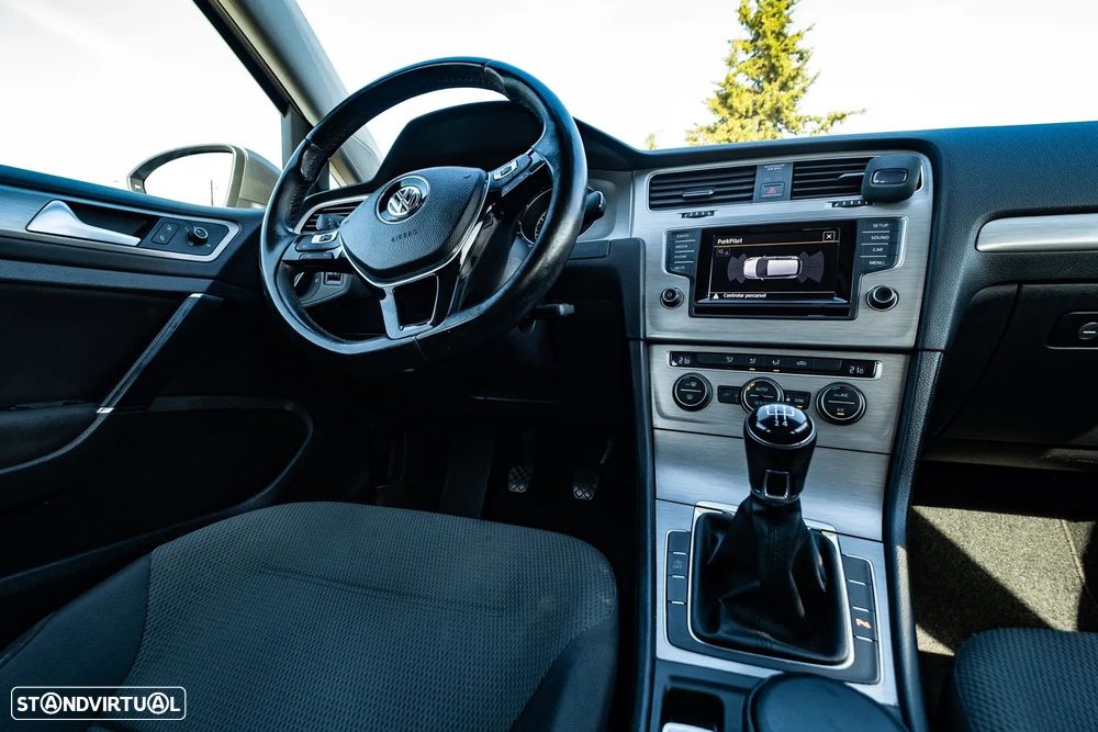 VW Golf 1.6 TDi Highline - 21