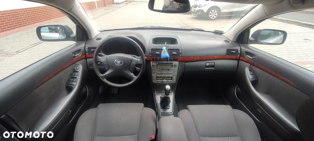 Toyota Avensis - 8