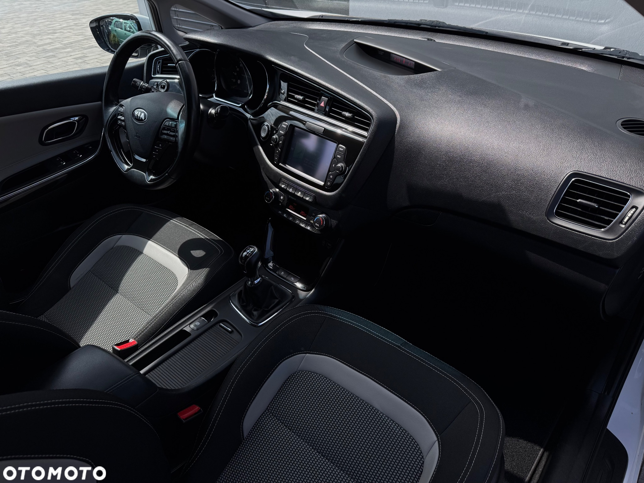 Kia Ceed 1.6 CRDi 136 ISG Spirit - 25