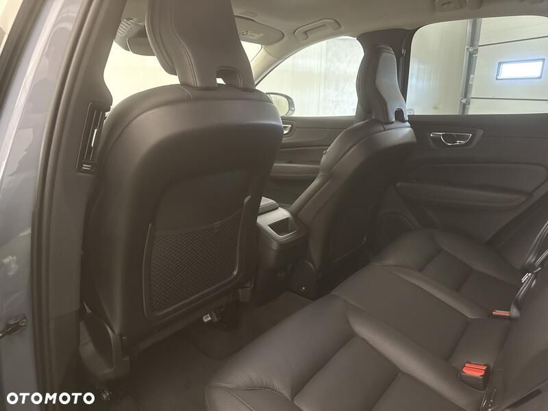 Volvo XC 60 B4 D AWD Momentum Pro - 19