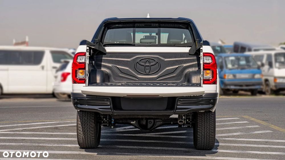 Toyota Hilux - 32