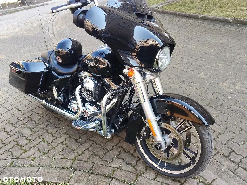 Harley-Davidson Touring Street Glide - 2
