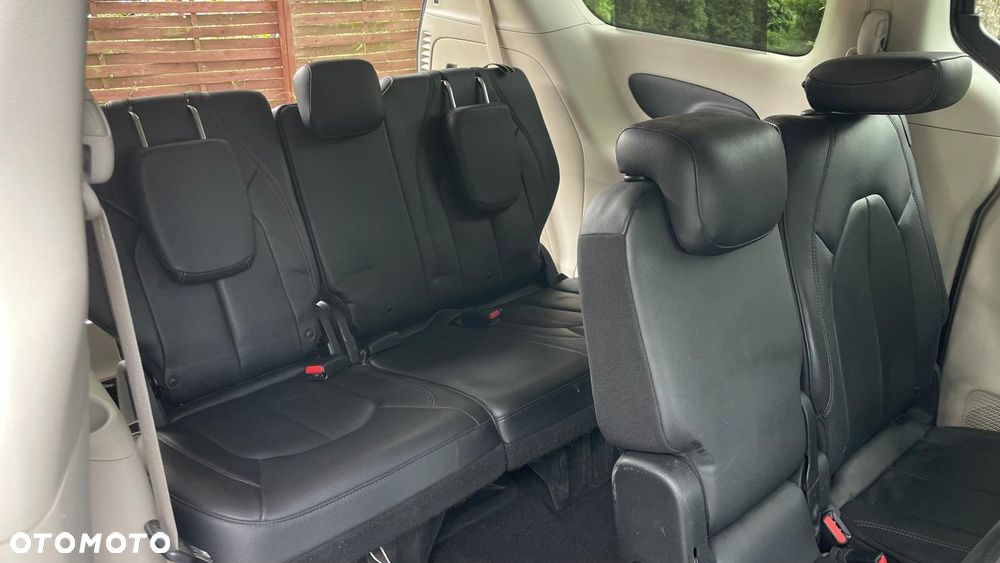 Chrysler Pacifica - 20