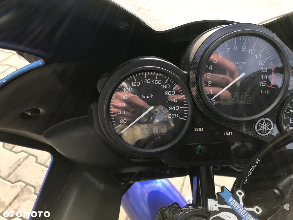 Yamaha FZS - 8