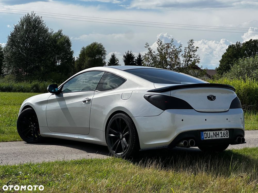 Hyundai Genesis Coupe - 4