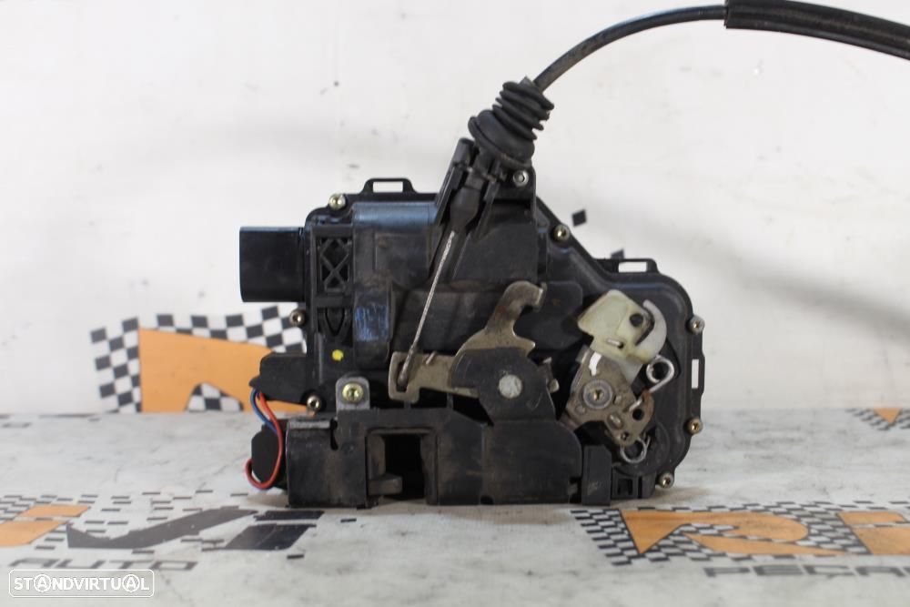 Fecho Da Porta Frente Direita Volkswagen Golf Iv (1J1)  3B2837016a / F - 1