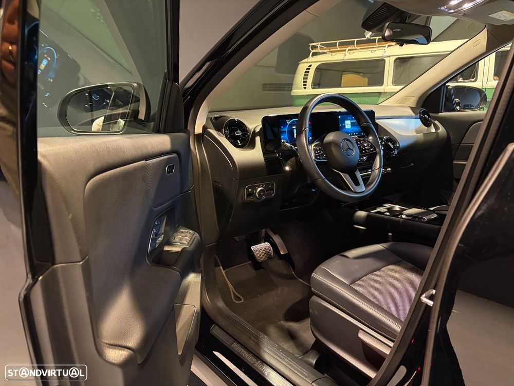 Mercedes-Benz GLA 180 7G-DCT - 17