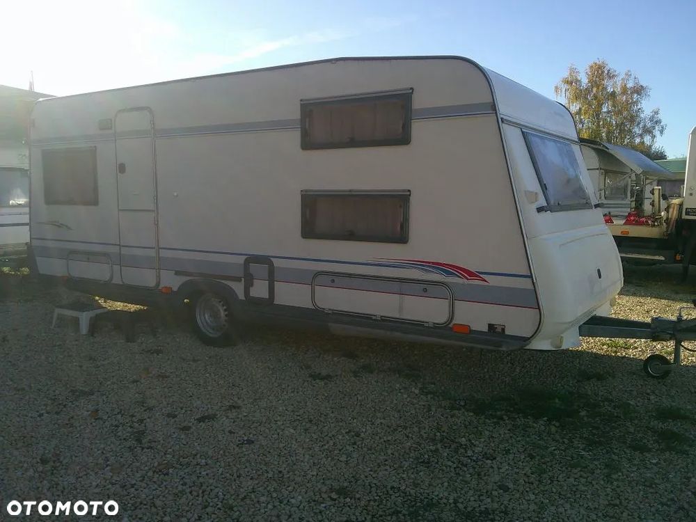 Burstner AMARA 560  -- łóżko piętowe -- - 2