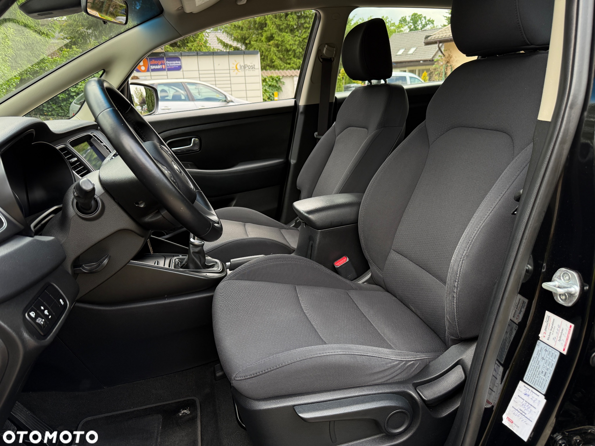 Kia Carens 1.6 GDI Dream Team Edition - 11