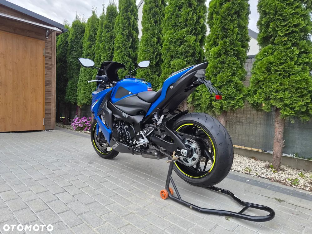 Suzuki GSX - 6