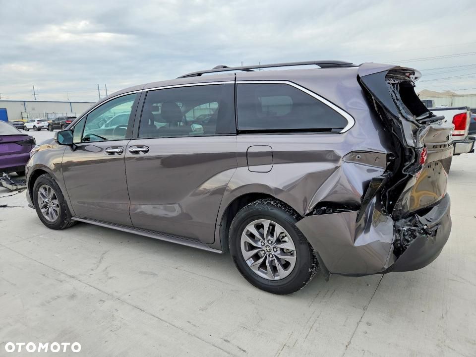 Toyota Sienna 2022 photo 2