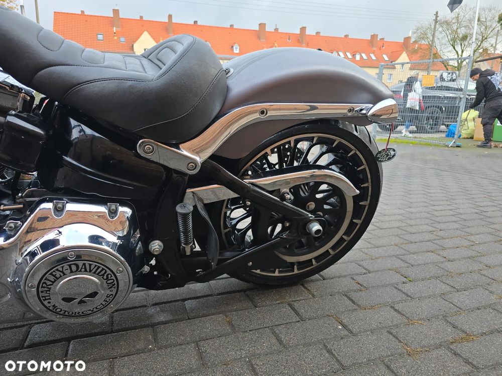 Harley-Davidson FXSB Breakout - 5