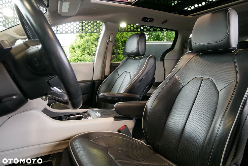Chrysler Pacifica - 10