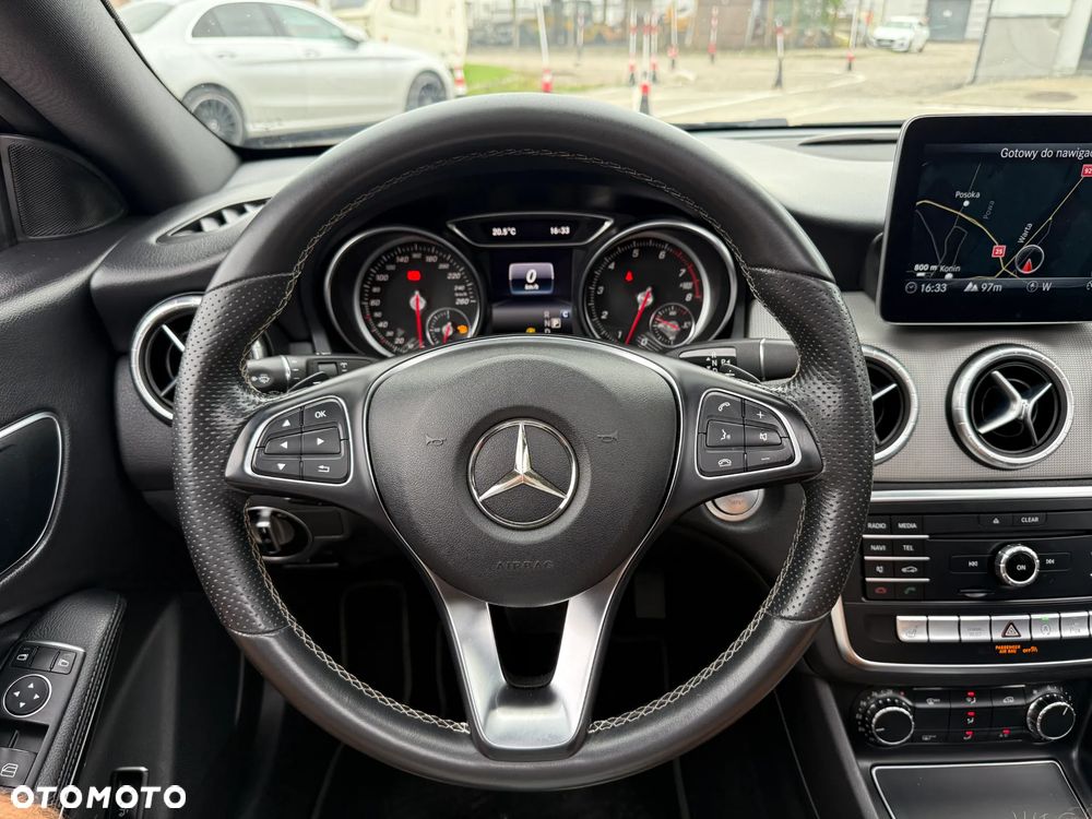 Mercedes-Benz CLA 220 4Matic 7G-DCT AMG Line - 13