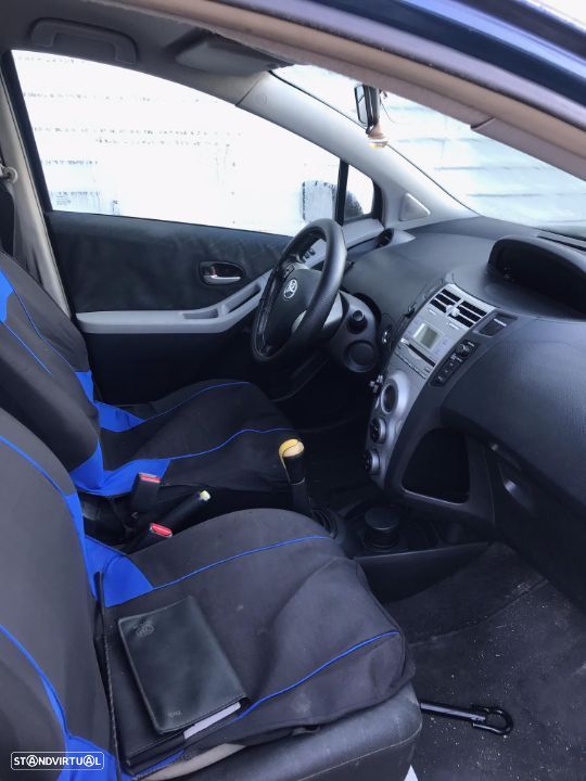 Toyota Yaris 1.4 D-4D 5P 2007 - Para Peças - 6