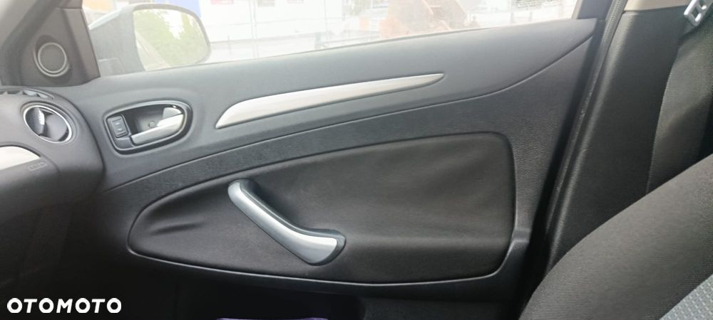 Ford Mondeo 2.0 Ambiente - 6