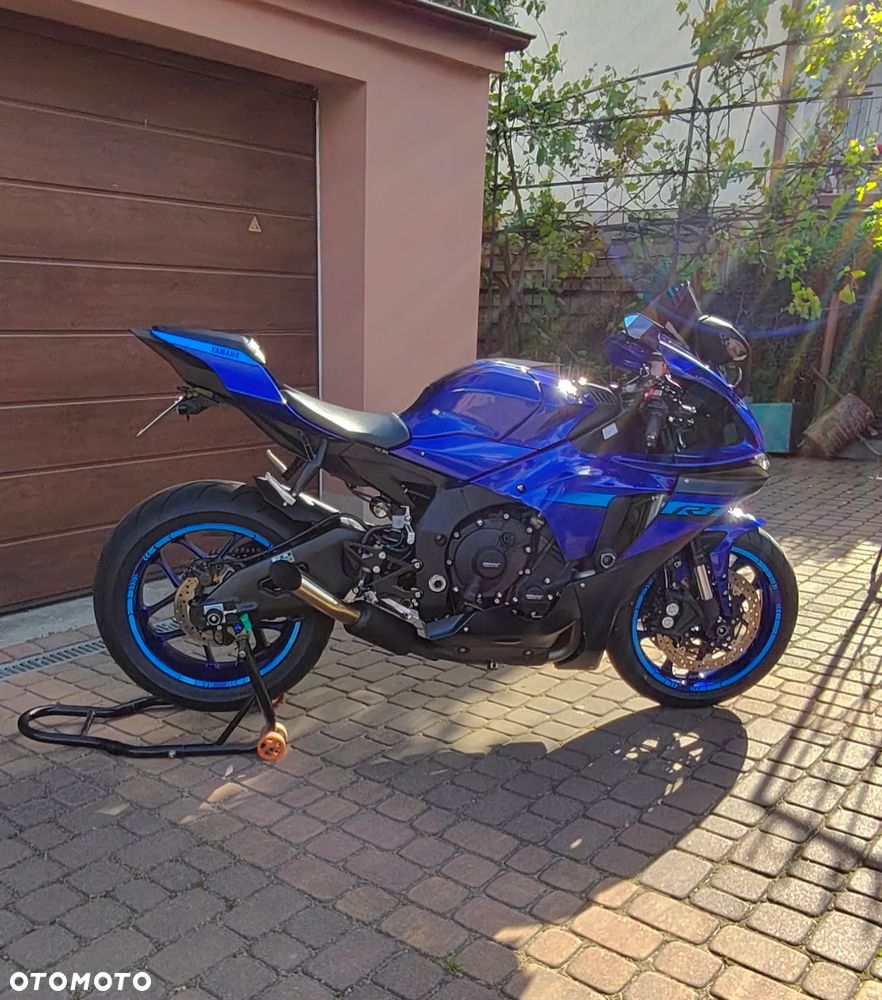 Yamaha R1 - 2