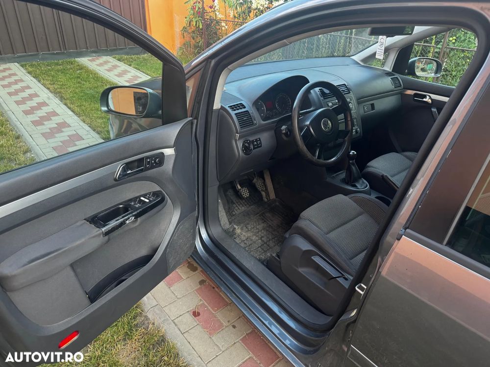 Volkswagen Touran 2.0TDI Highline - 9