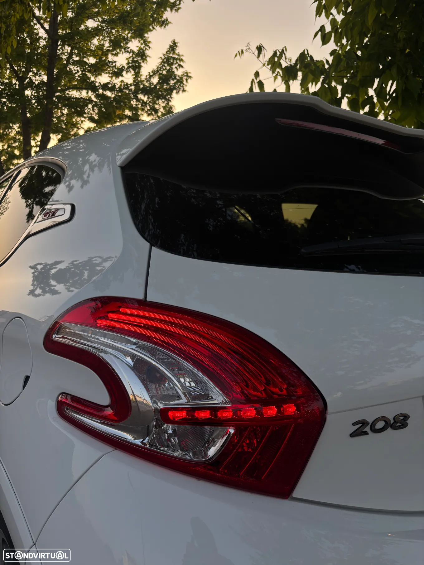 Peugeot 208 1.6 THP GTi - 12