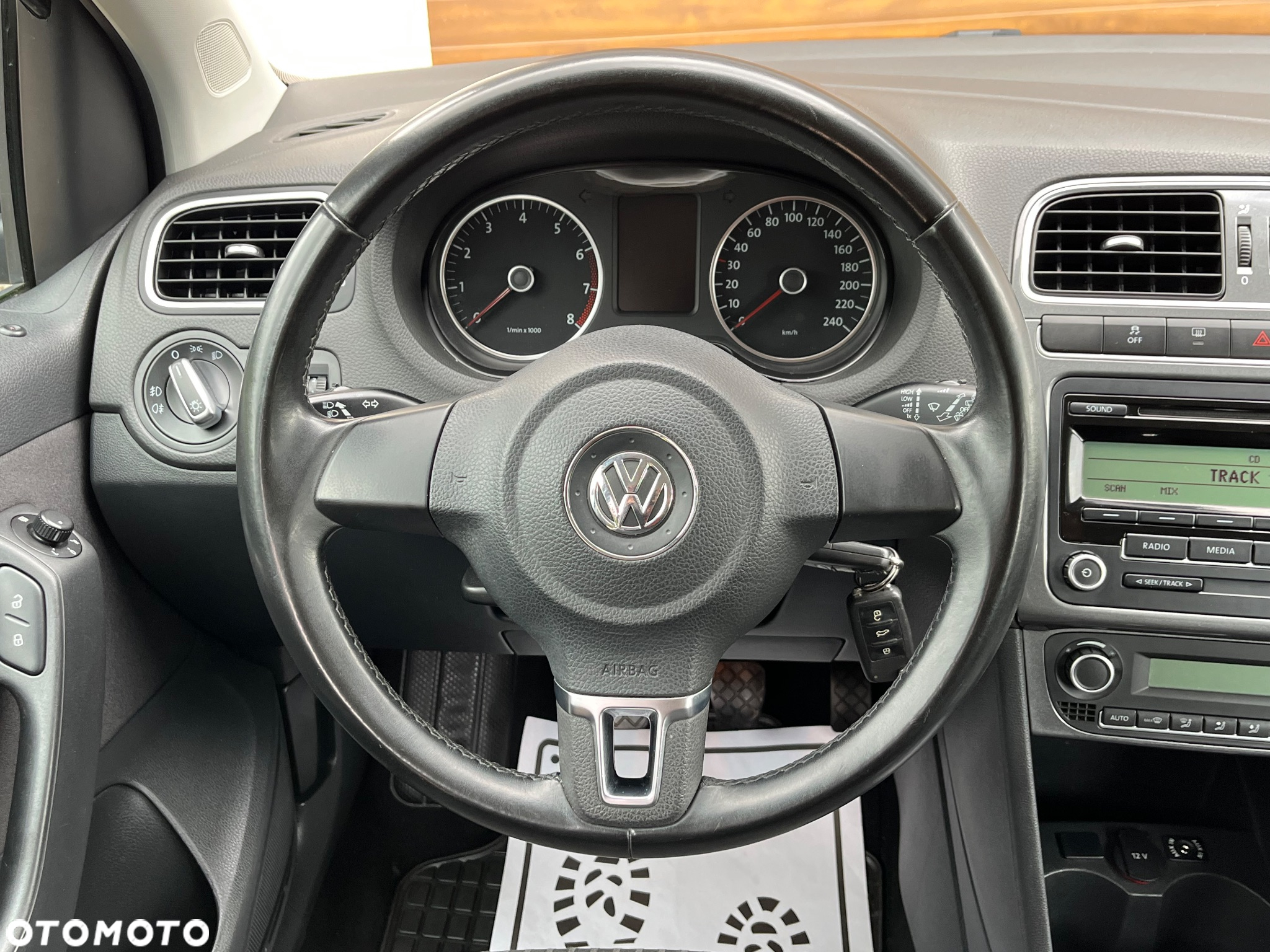 Volkswagen Polo 1.2 TSI Blue Motion Technology Comfortline - 32