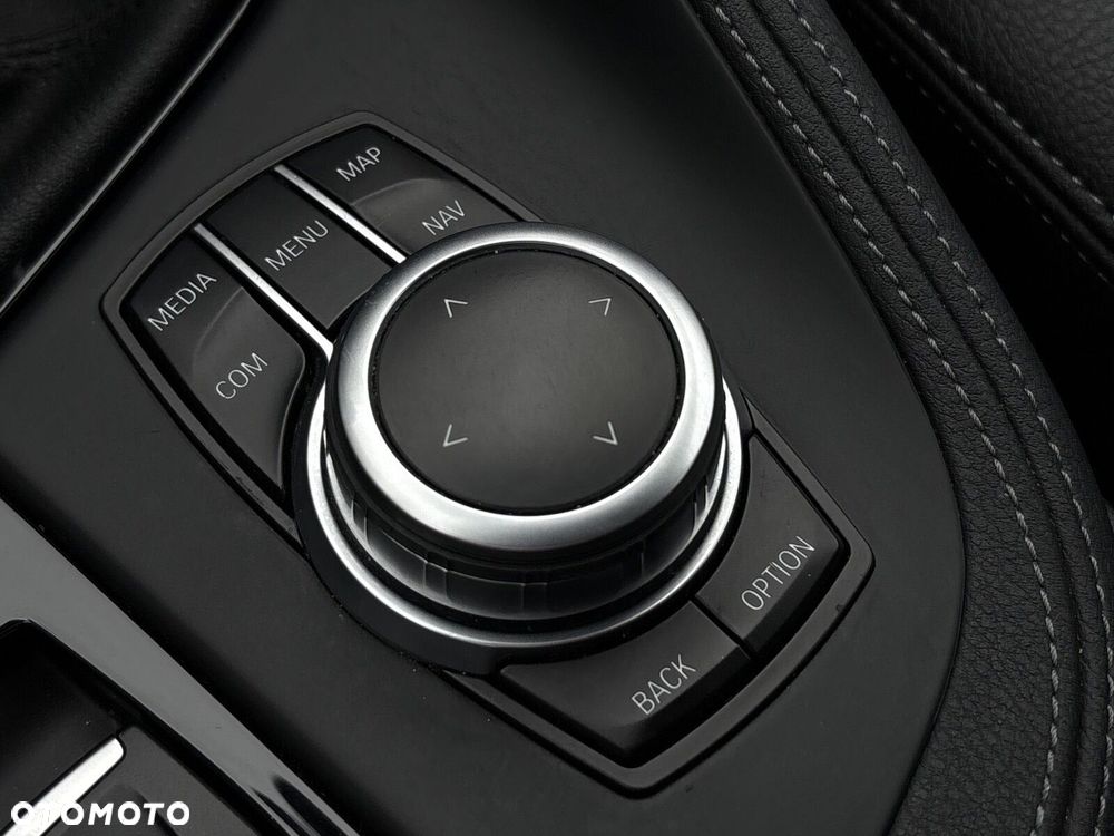 BMW X1 sDrive18i Sport Line - 13