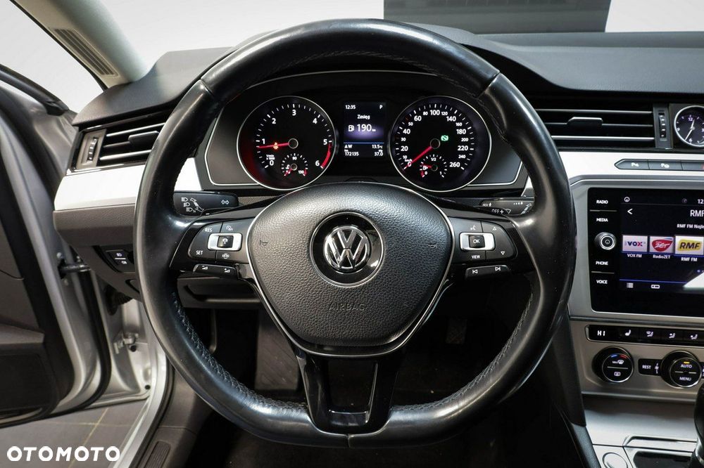 Volkswagen Passat - 15