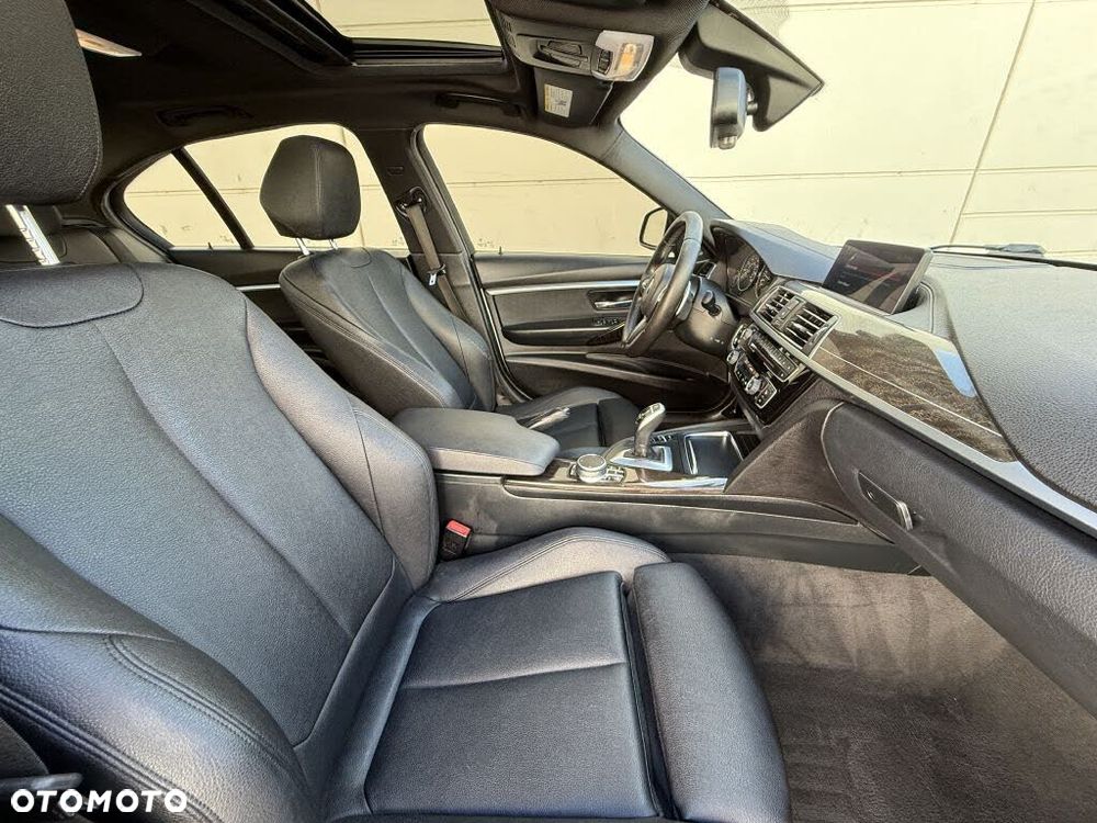 BMW Seria 3 330i xDrive Edition M Sport Shadow - 11