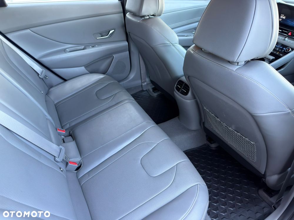Hyundai Elantra 1.6 Executive CVT - 21