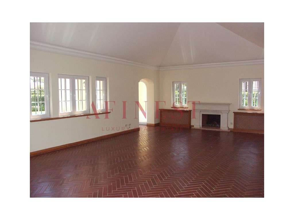 Espaço, Luz e Privacidade Moradia T6 com Piscina na Quinta da Marinha - Grande imagem: 2/7