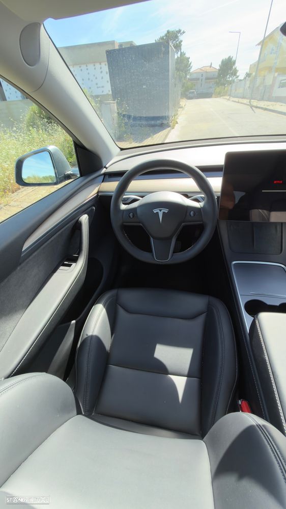 Tesla Model Y - 7