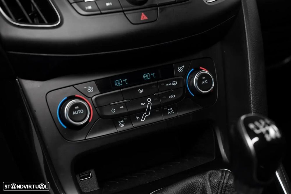 Ford Focus - 32
