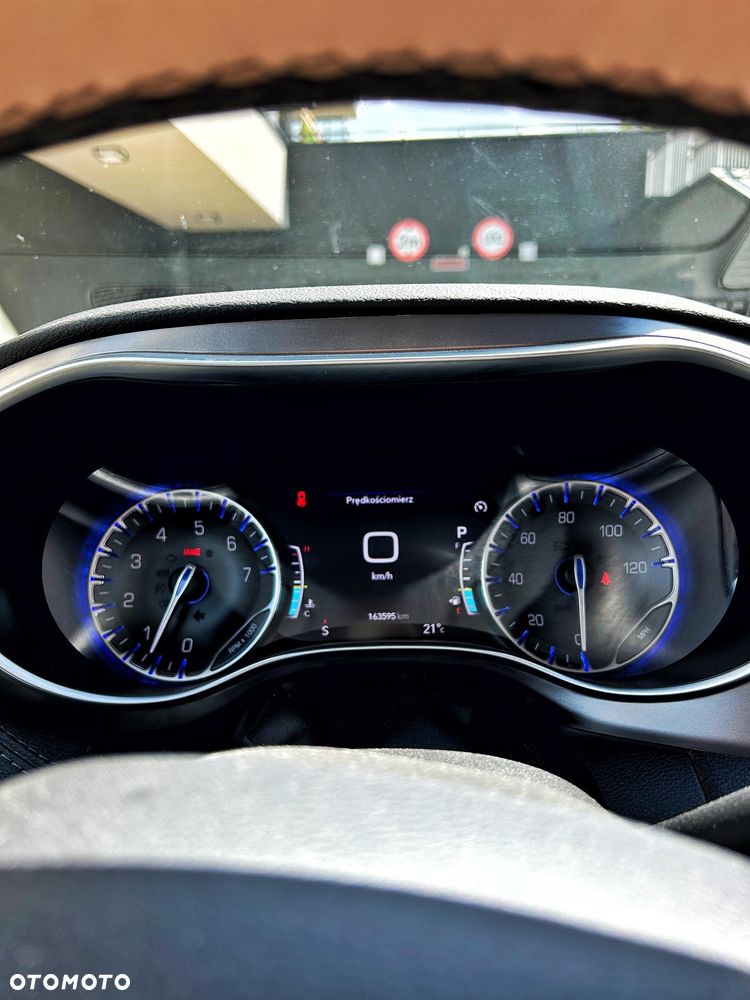 Chrysler Pacifica - 27