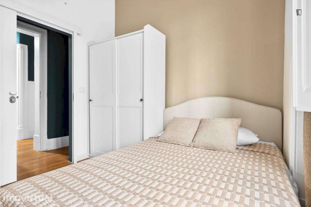 Quarto - localizado em Marquês de Pombal Lisbon - Grande imagem: 4/23