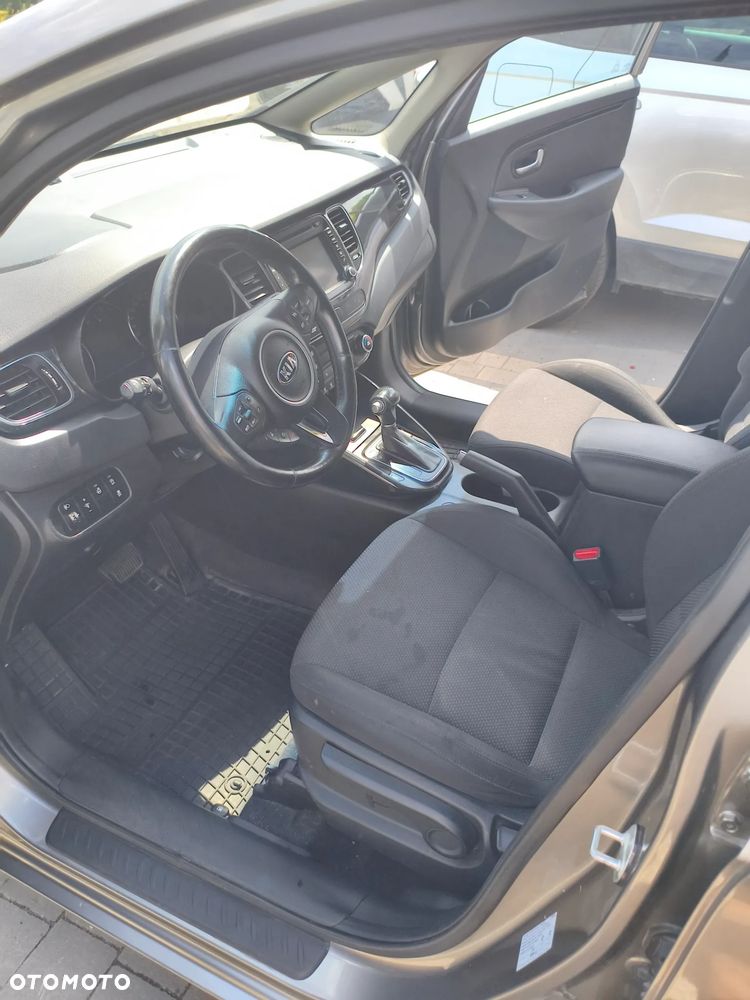 Kia Carens 1.7 CRDi L DCT - 9