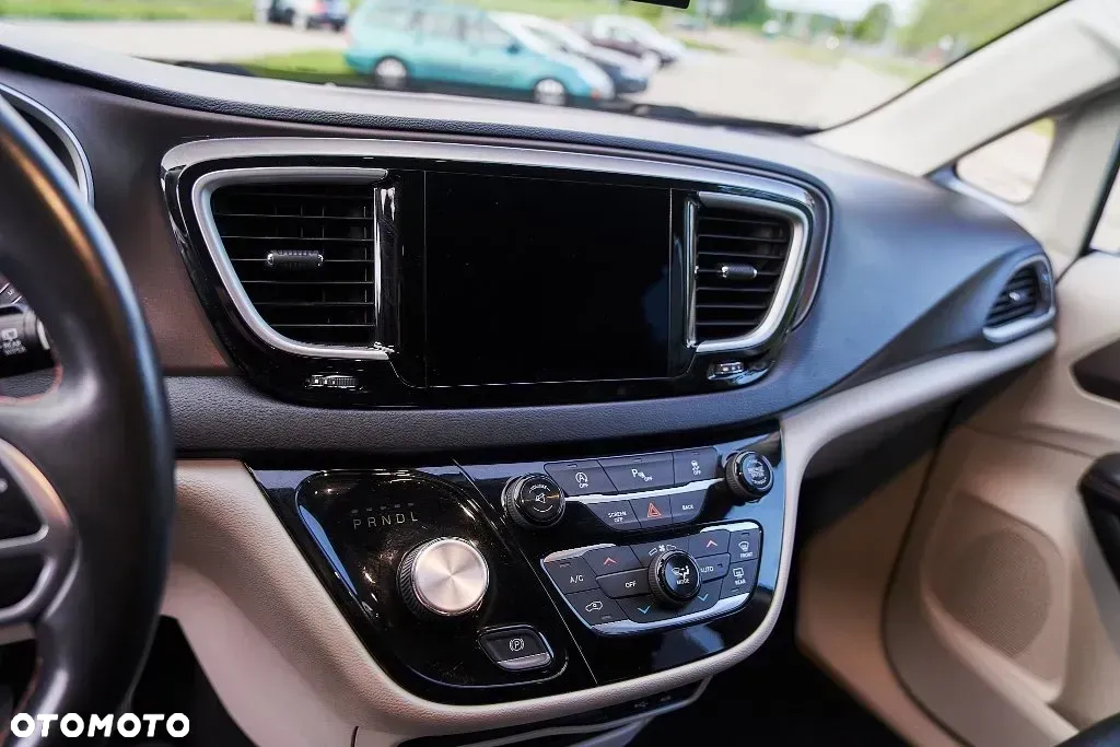 Chrysler Pacifica - 7