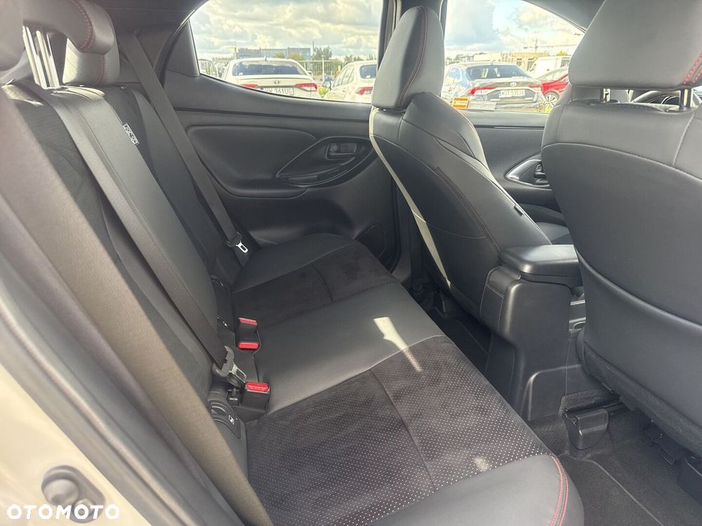 Toyota Yaris Hybrid 1.5 GR Sport - 12